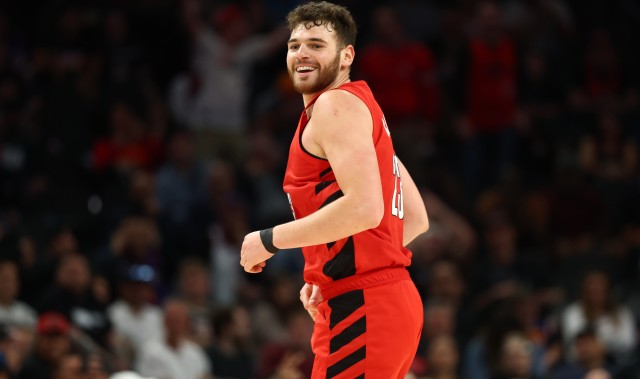 开云娱乐-都挺能抢！克林根11分15板5助3帽&amp;庄神6分17板4助2断